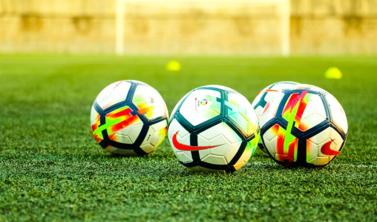 Soccer Balls Showdown: Comparing the Best for Performance and Durability